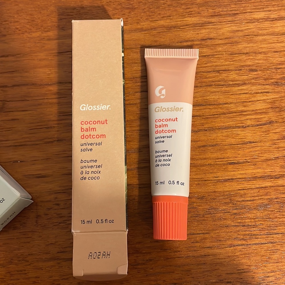 Glossier Balm dotcom coconut